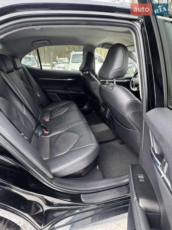 Седан Toyota Camry 2024 в Вінниці