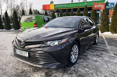 Седан Toyota Camry 2018 в Киеве