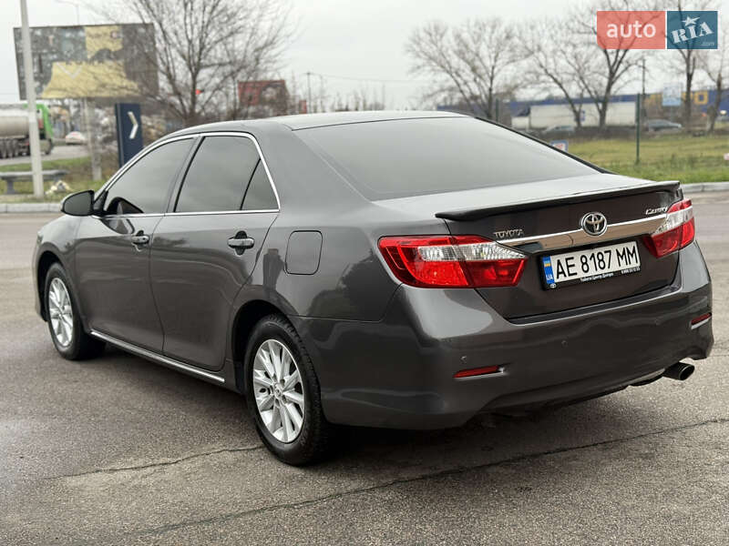 Седан Toyota Camry 2012 в Дніпрі