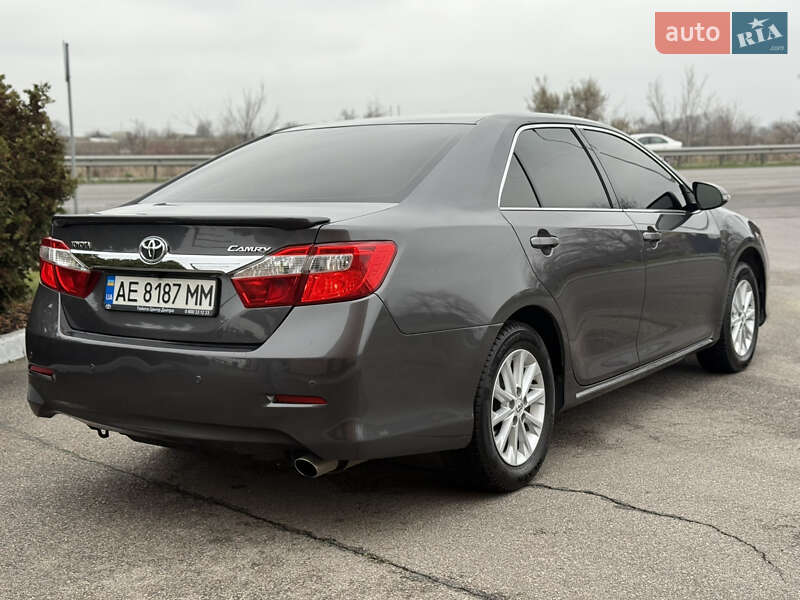 Седан Toyota Camry 2012 в Дніпрі