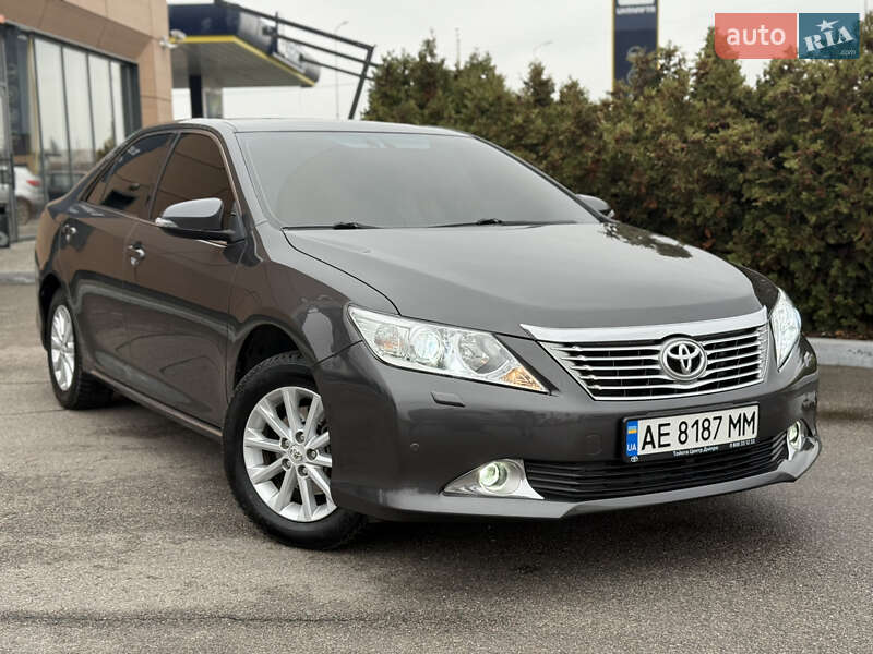Седан Toyota Camry 2012 в Дніпрі