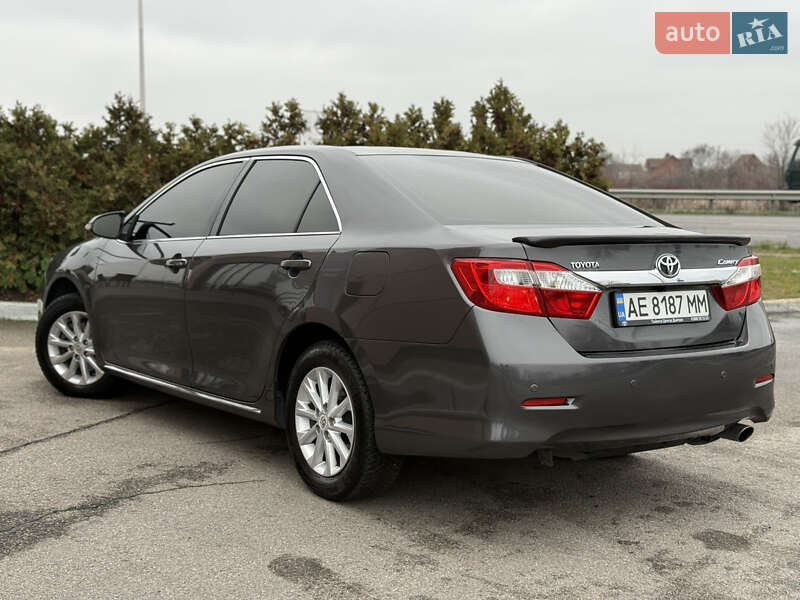 Седан Toyota Camry 2012 в Дніпрі