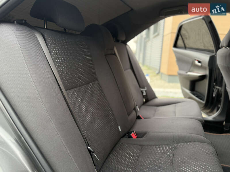 Седан Toyota Camry 2012 в Дніпрі