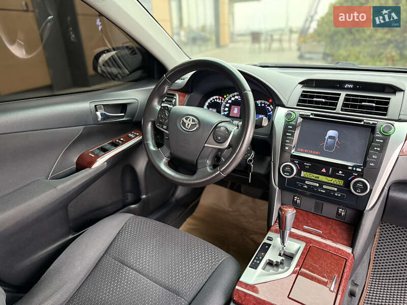 Седан Toyota Camry 2012 в Дніпрі