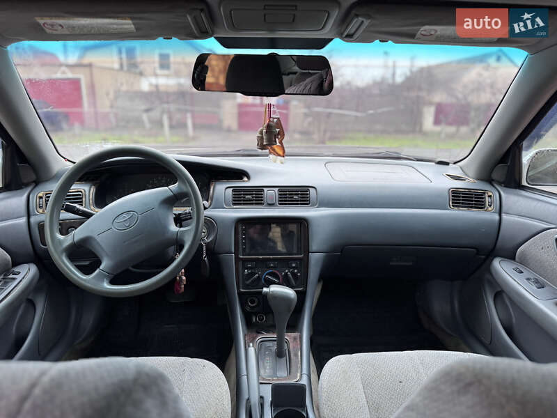 Седан Toyota Camry 2000 в Одесі