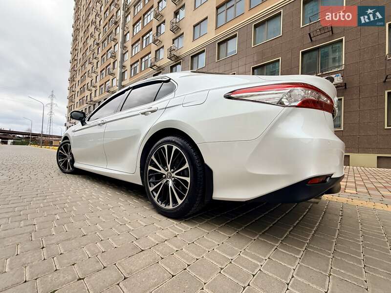 Седан Toyota Camry 2020 в Одессе