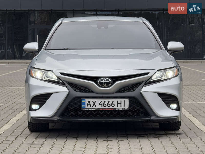 Седан Toyota Camry 2017 в Тернополе