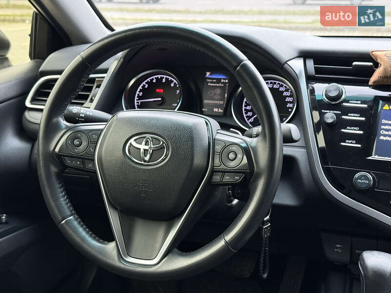 Седан Toyota Camry 2017 в Тернополе