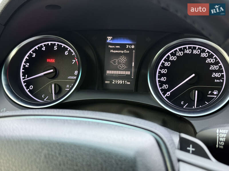 Седан Toyota Camry 2017 в Тернополе