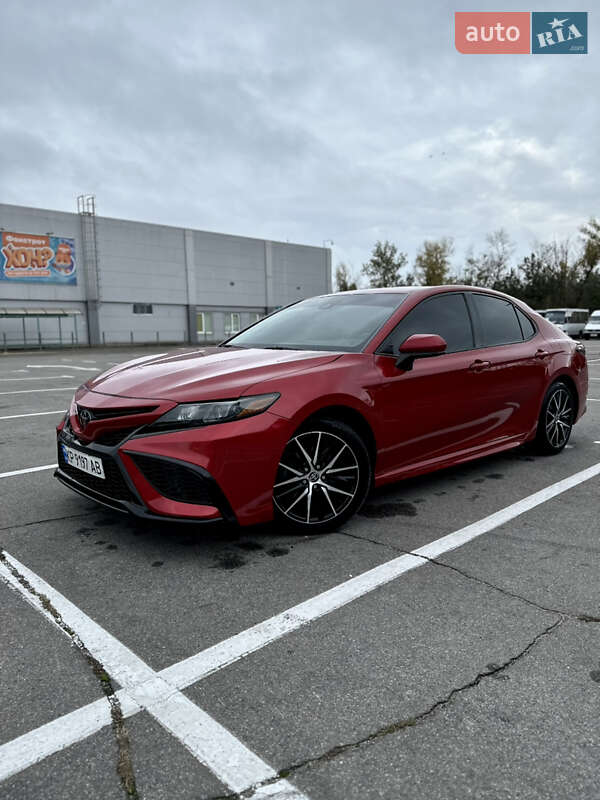 Седан Toyota Camry 2021 в Запорожье