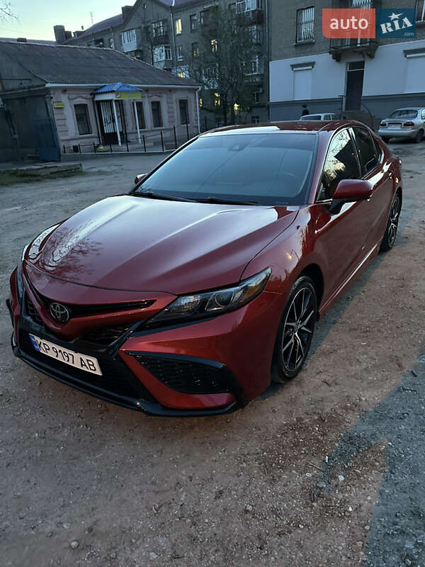Седан Toyota Camry 2021 в Запорожье