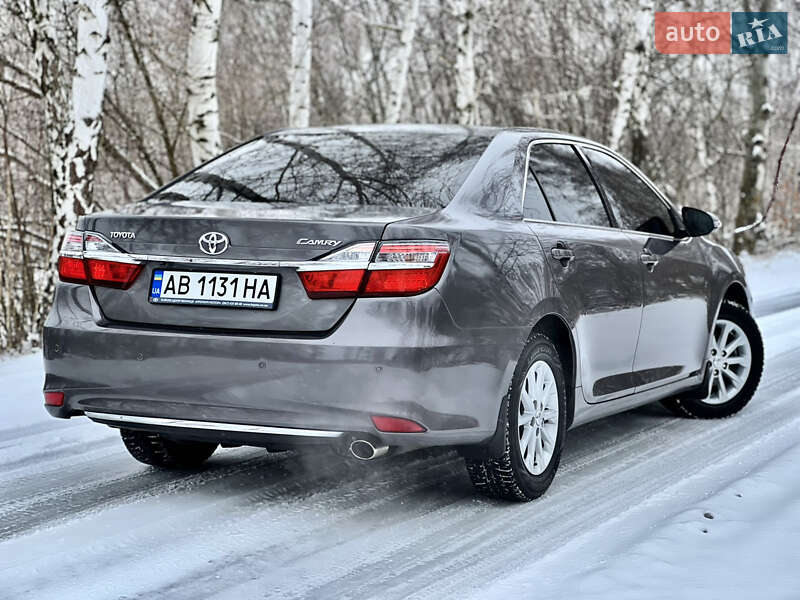 Седан Toyota Camry 2017 в Виннице