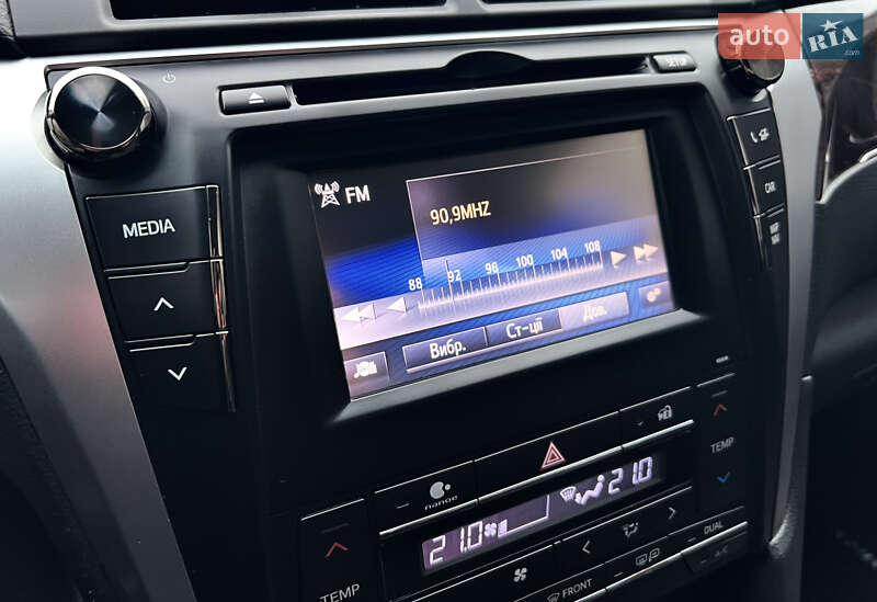 Седан Toyota Camry 2017 в Виннице