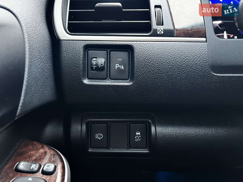 Седан Toyota Camry 2017 в Виннице