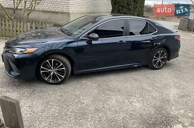 Седан Toyota Camry 2017 в Києві