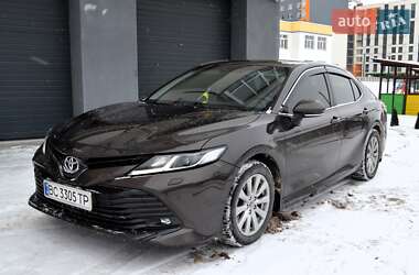 Седан Toyota Camry 2019 в Виннице