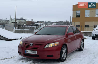Седан Toyota Camry 2008 в Ровно