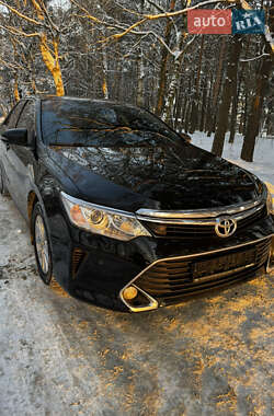 Седан Toyota Camry 2017 в Чернігові