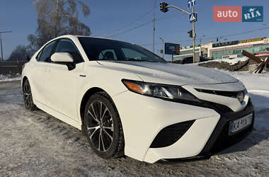 Седан Toyota Camry 2020 в Киеве