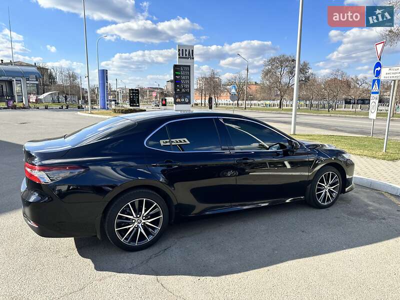 Седан Toyota Camry 2022 в Харькове