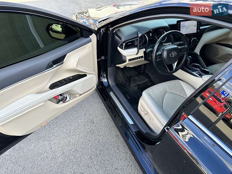 Седан Toyota Camry 2022 в Харькове