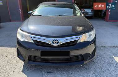 Седан Toyota Camry 2013 в Киеве