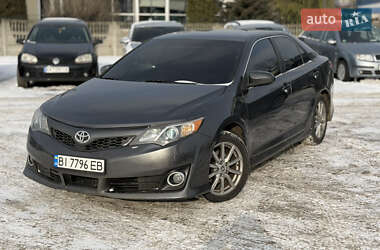 Седан Toyota Camry 2012 в Полтаве