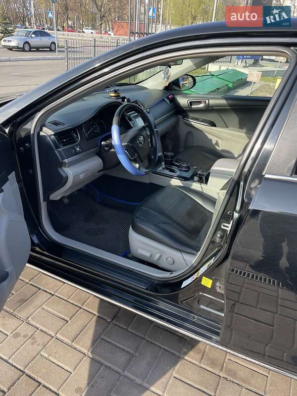 Седан Toyota Camry 2013 в Киеве