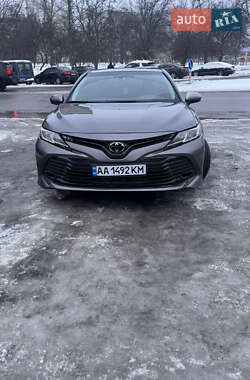 Седан Toyota Camry 2017 в Киеве