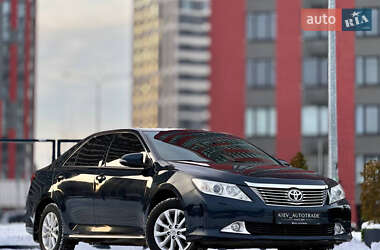 Седан Toyota Camry 2012 в Киеве