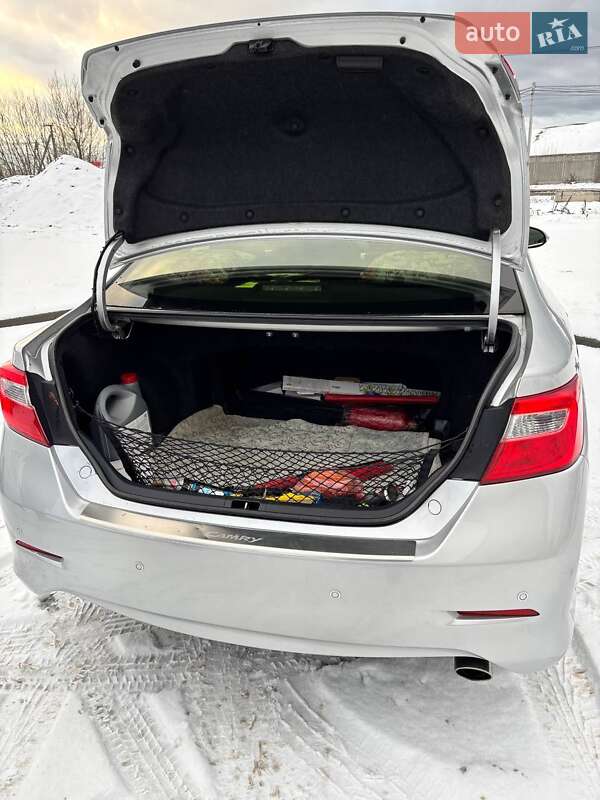 Седан Toyota Camry 2012 в Києві