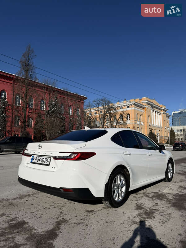 Седан Toyota Camry 2024 в Киеве