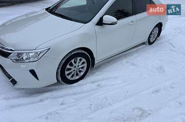 Седан Toyota Camry 2017 в Виннице