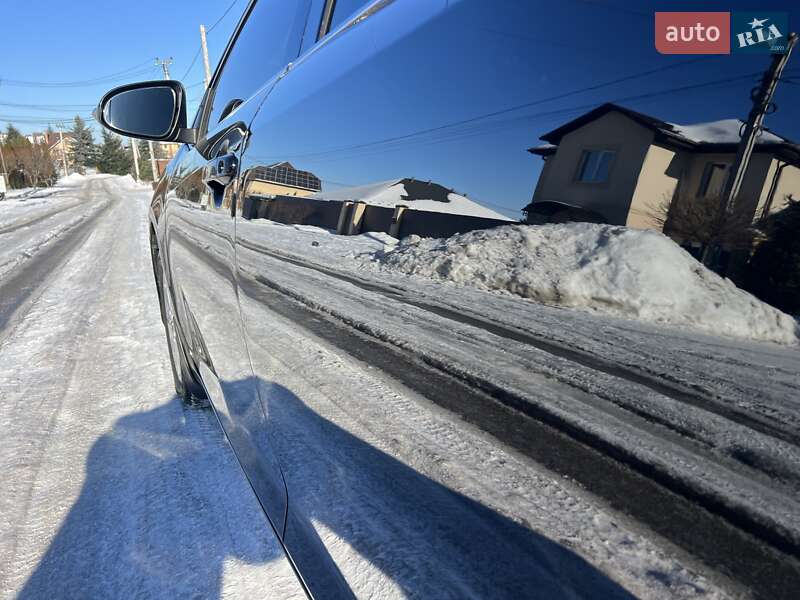 Седан Toyota Camry 2016 в Киеве