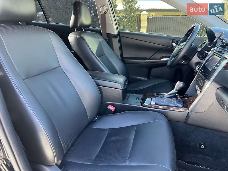 Седан Toyota Camry 2016 в Киеве