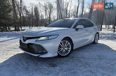 Седан Toyota Camry 2018 в Киеве