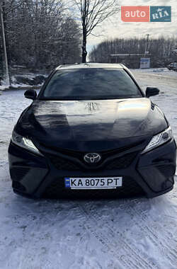 Седан Toyota Camry 2019 в Сторожинце