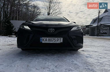 Седан Toyota Camry 2019 в Черновцах
