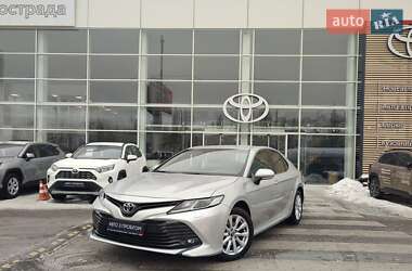 Седан Toyota Camry 2019 в Киеве