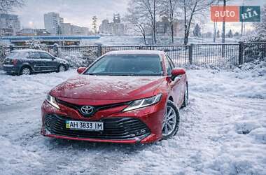 Седан Toyota Camry 2018 в Киеве