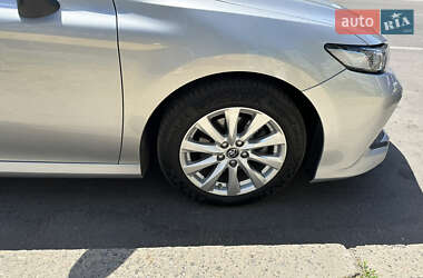 Седан Toyota Camry 2018 в Киеве