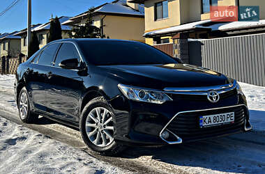 Седан Toyota Camry 2016 в Киеве