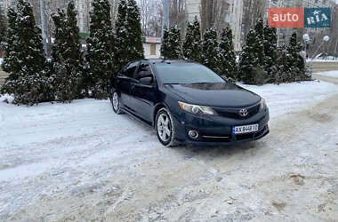 Седан Toyota Camry 2014 в Харкові