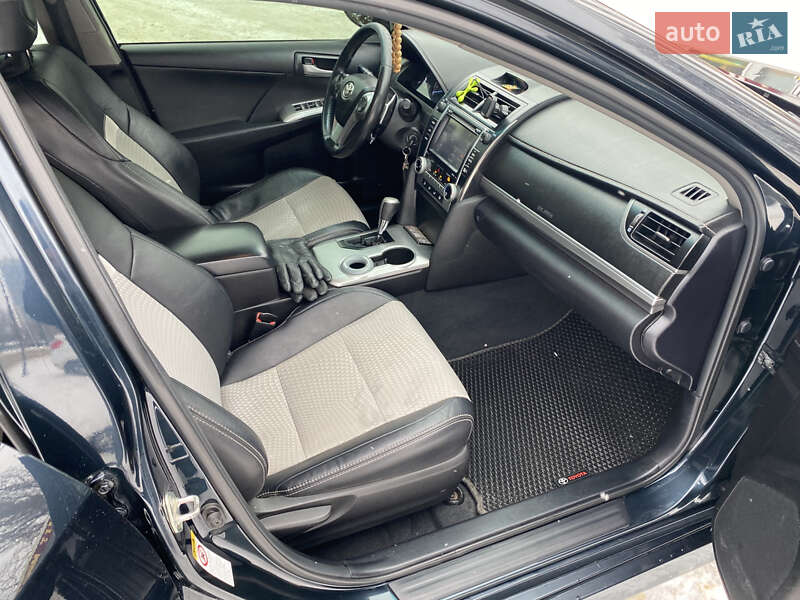 Седан Toyota Camry 2014 в Харькове