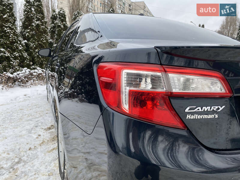 Седан Toyota Camry 2014 в Харькове