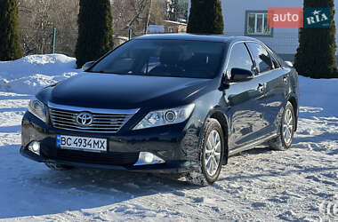 Седан Toyota Camry 2013 в Виннице