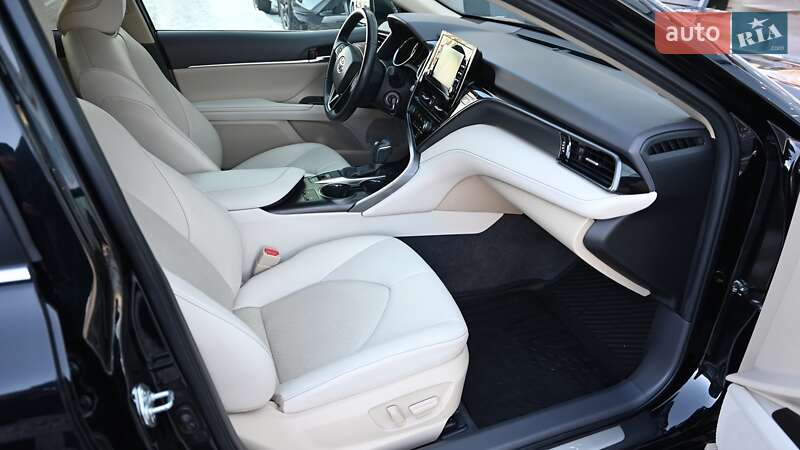 Седан Toyota Camry 2021 в Киеве