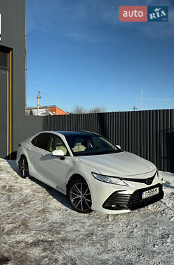 Седан Toyota Camry 2021 в Виннице