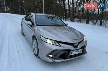 Седан Toyota Camry 2017 в Києві