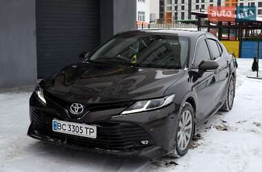 Седан Toyota Camry 2019 в Виннице
